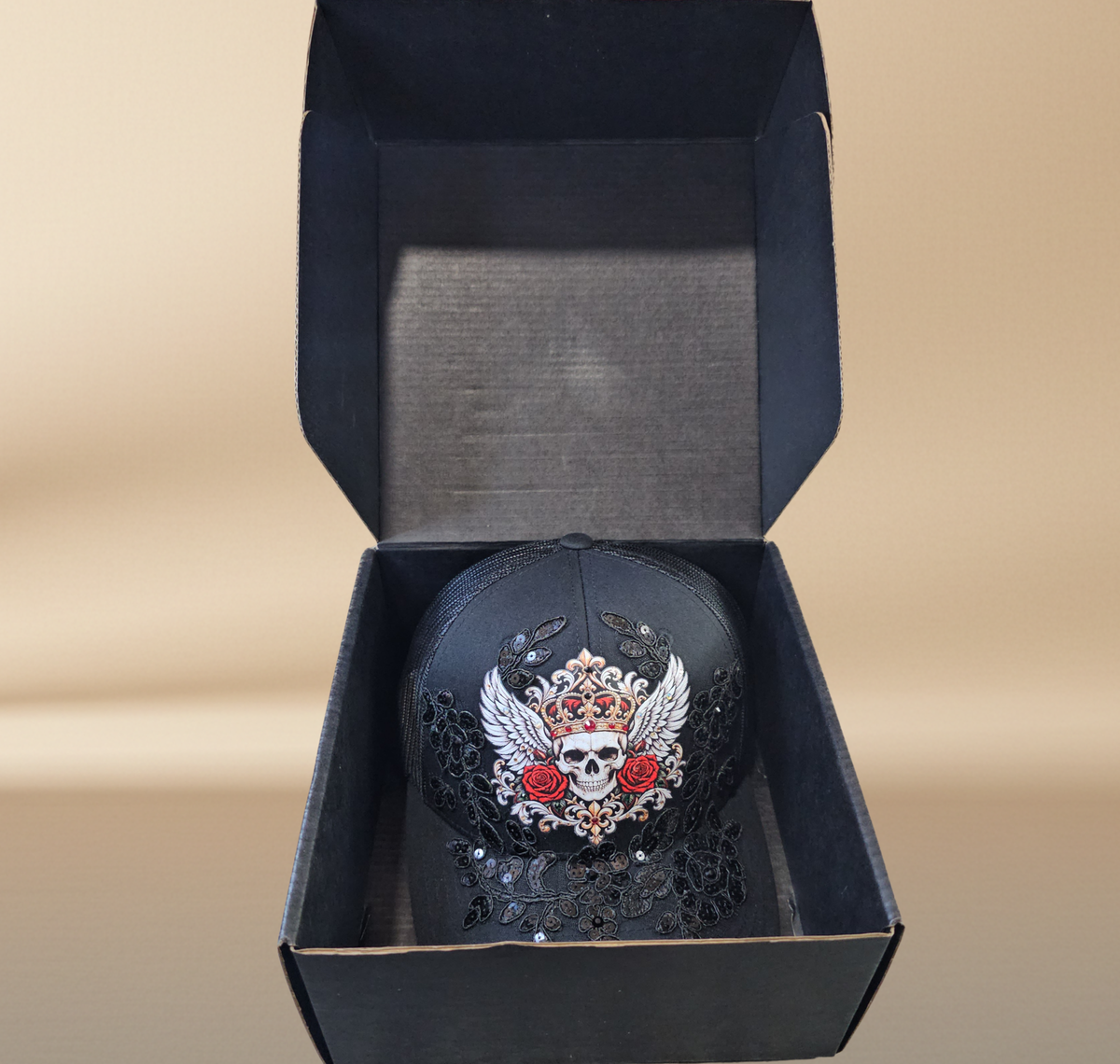 NAJ DESIGN – Royal Rebel Skull Trucker Hat