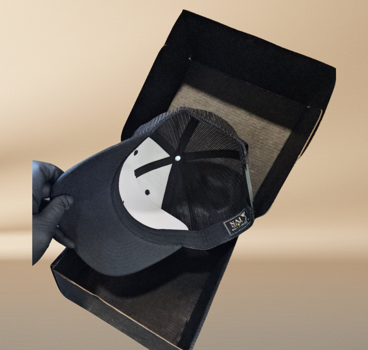 NAJ DESIGN – Royal Rebel Skull Trucker Hat