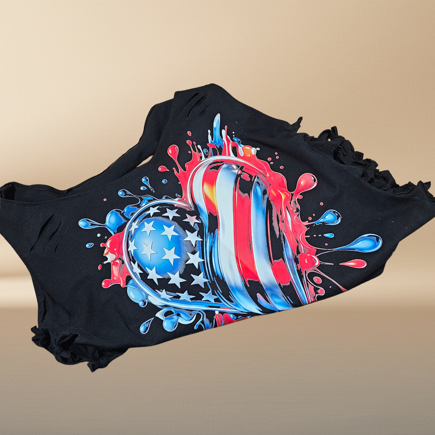 Playera negra corazón USA halftone - mockup